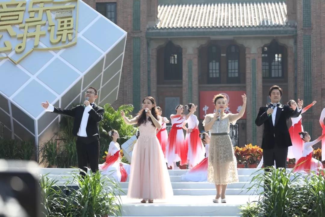 师生合唱《向往》