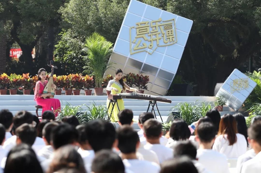 艺术学院马琳副教授、青年古筝演奏家崔杉 合奏《春江花月夜》